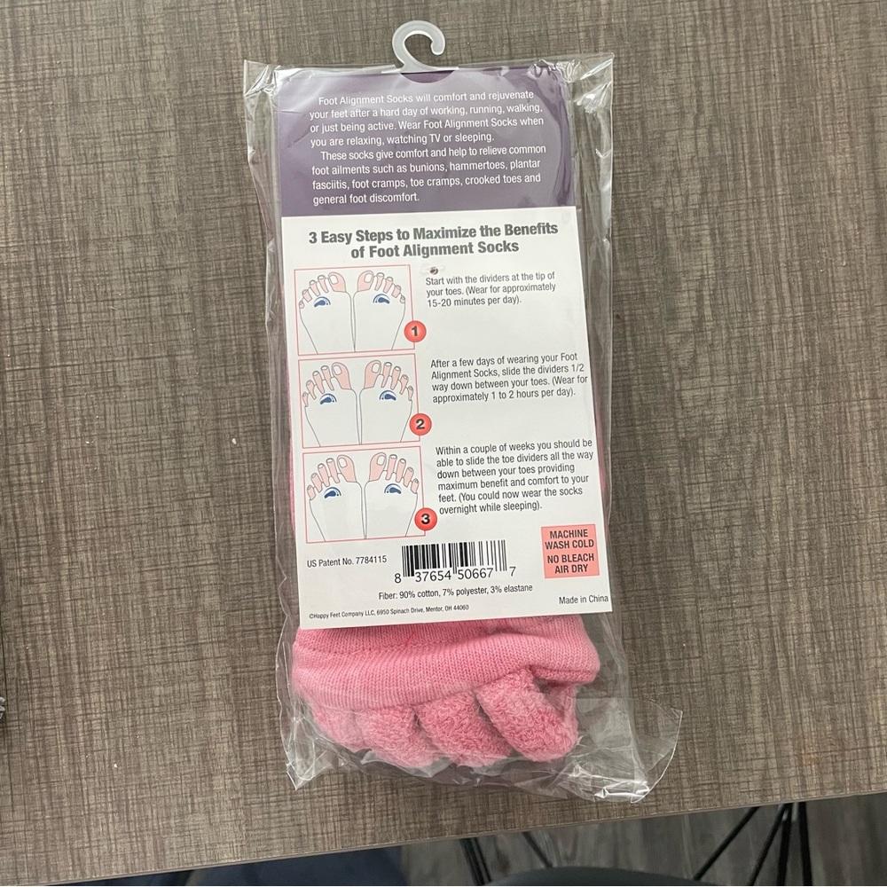 Happy Feet foot alignment socks pink unisex medium NIB NWT